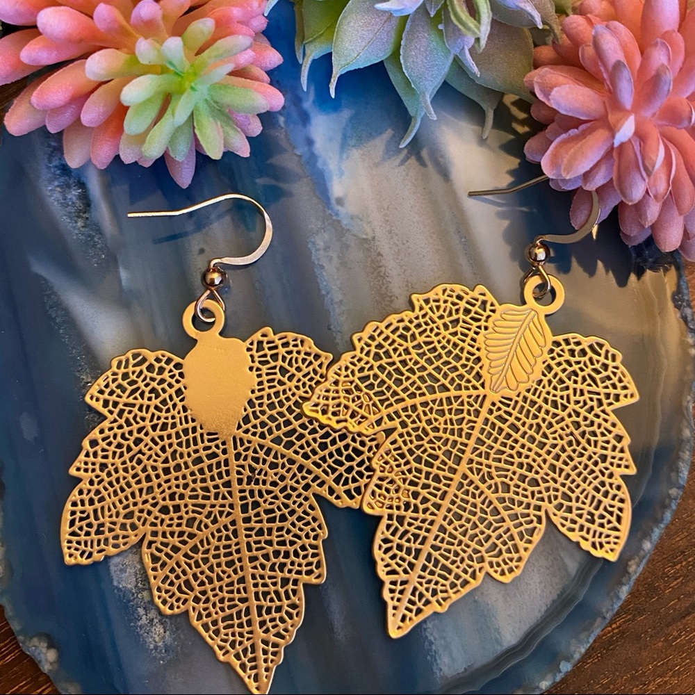 FREE SHIPPING *NEW Gold color Leaf Earrings.